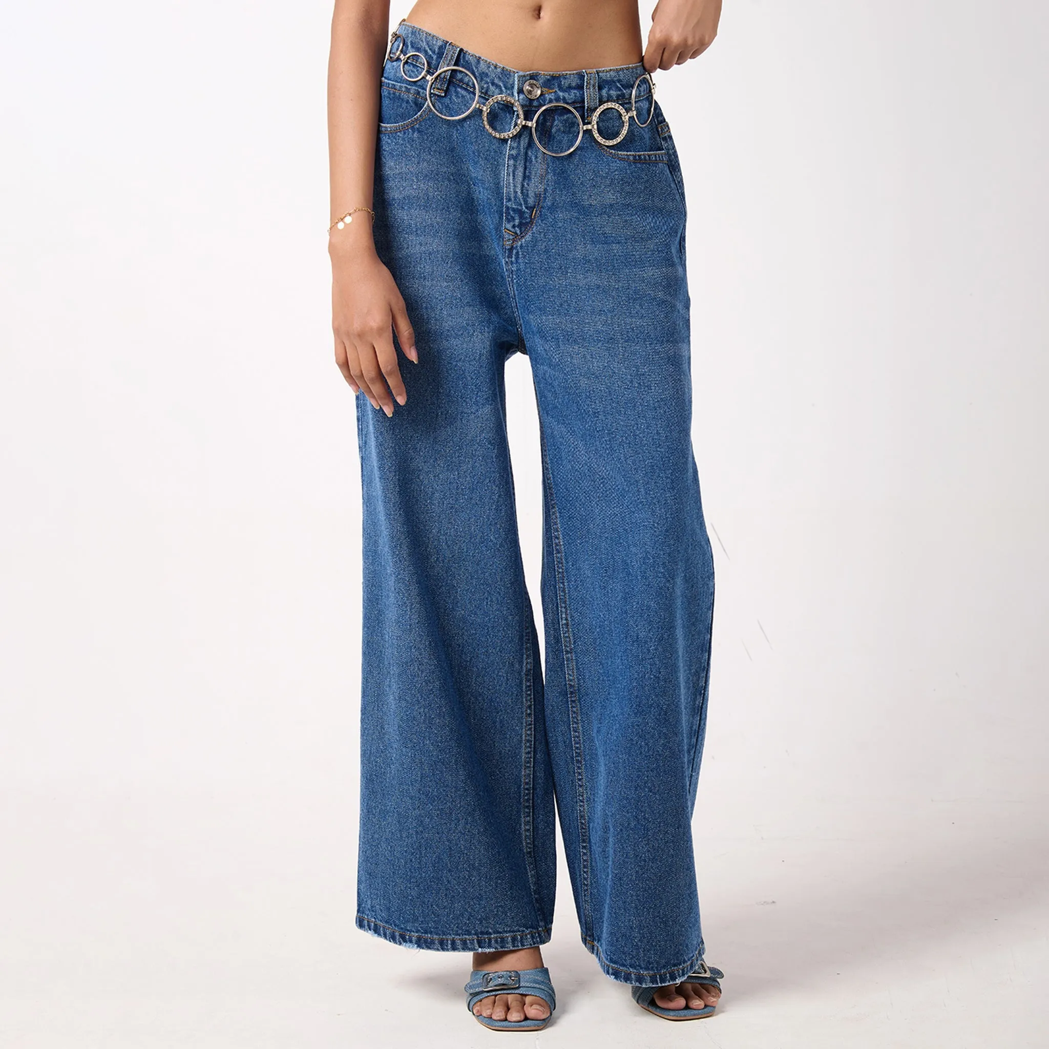 Baggy Jeans & Corset Crop Top