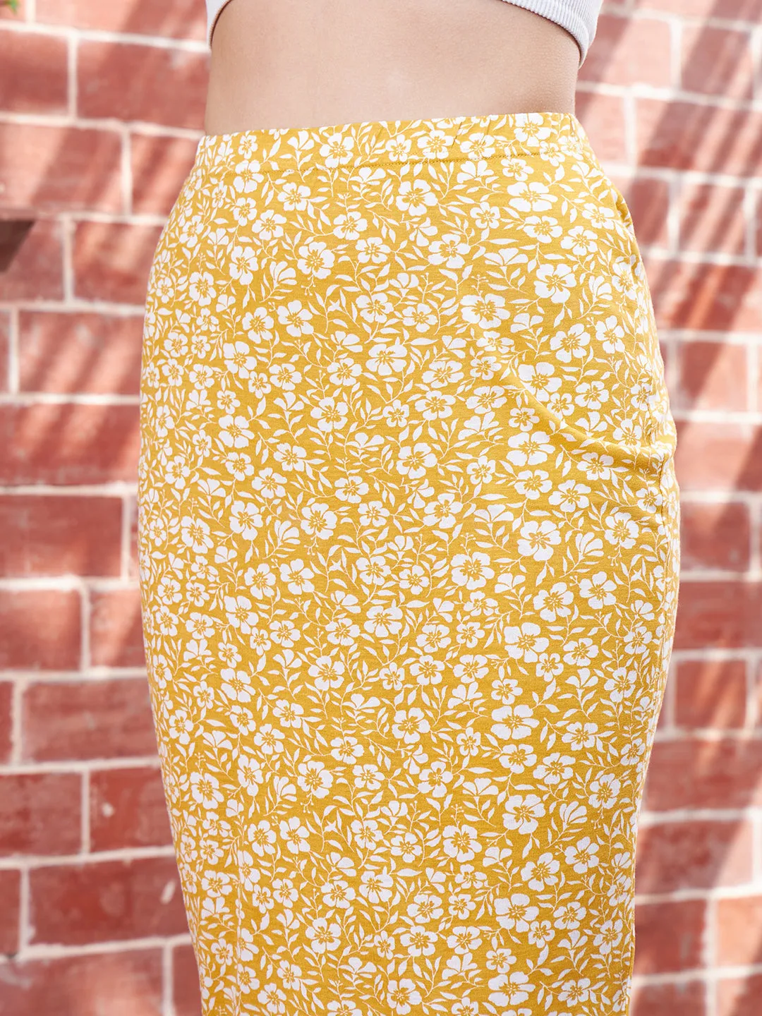 Berrylush Women Yellow & White Floral Printed Elastic Waist Cotton Blend Straight Hem Pencil Midi Skirt