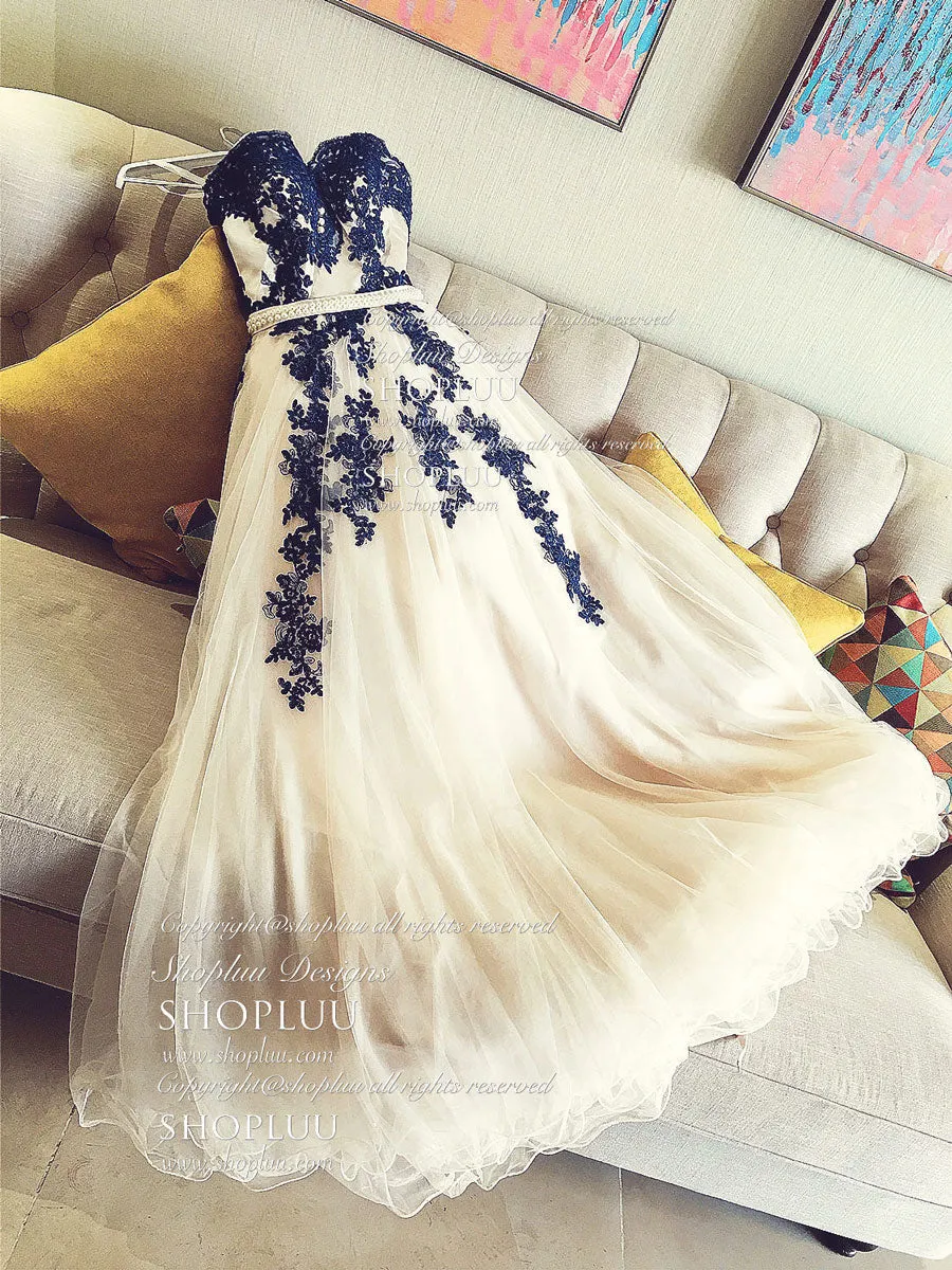 Elegant Sweetheart Tulle Lace Applique Blue Long Prom Dresses