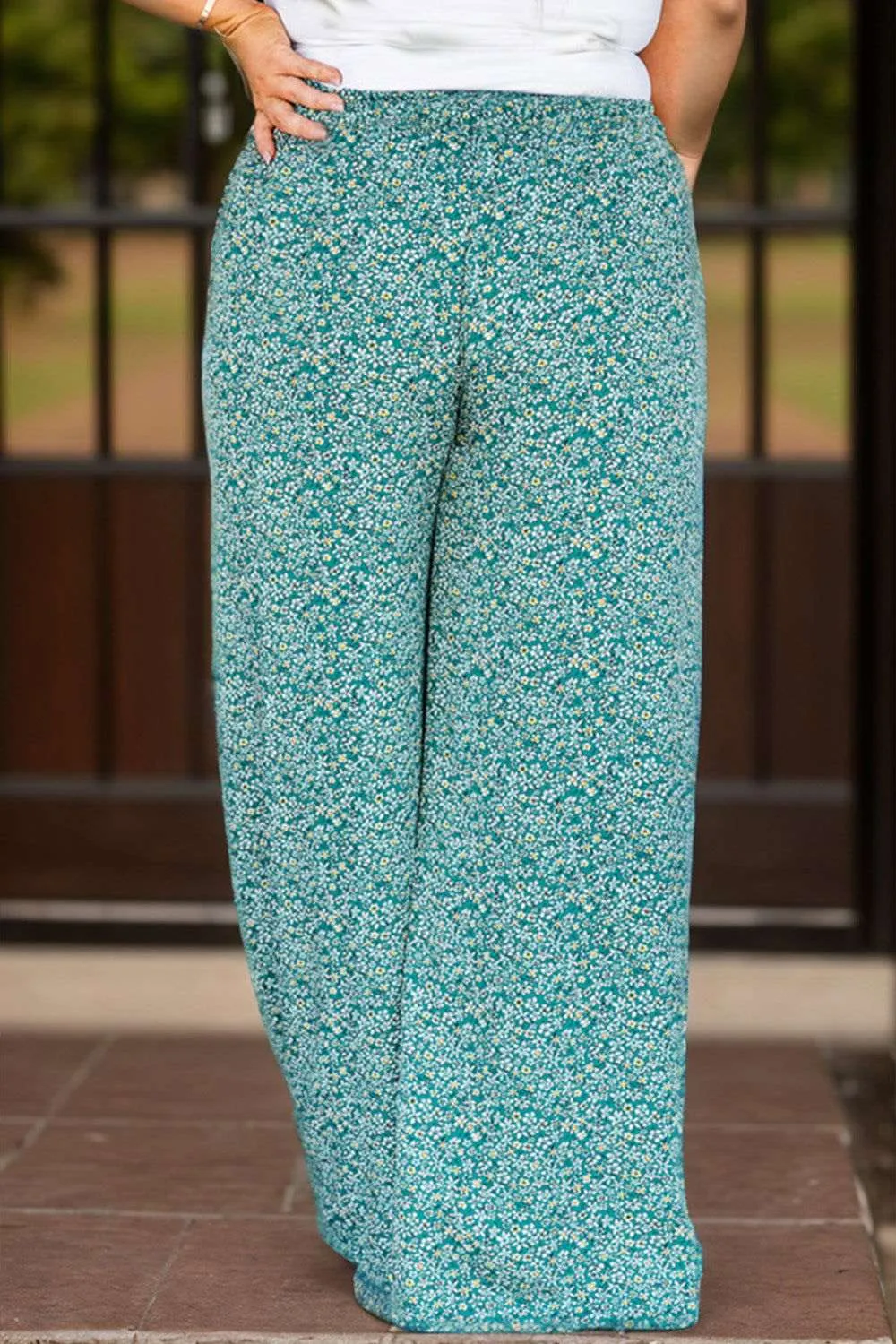 Plus Size Ditsy Floral Wide Lag Pants - Stylish Comfort