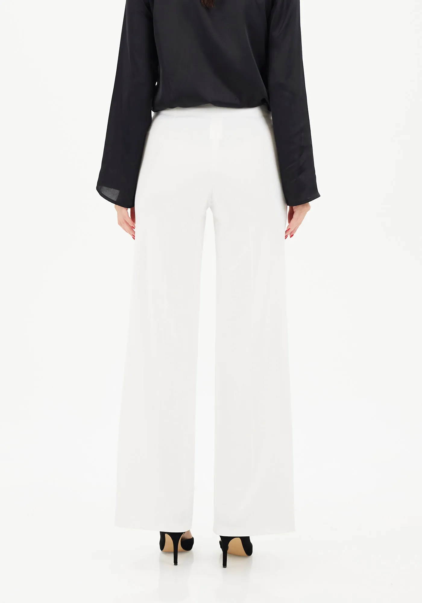 Wide-Leg Pants for a Sleek and Stylish Look